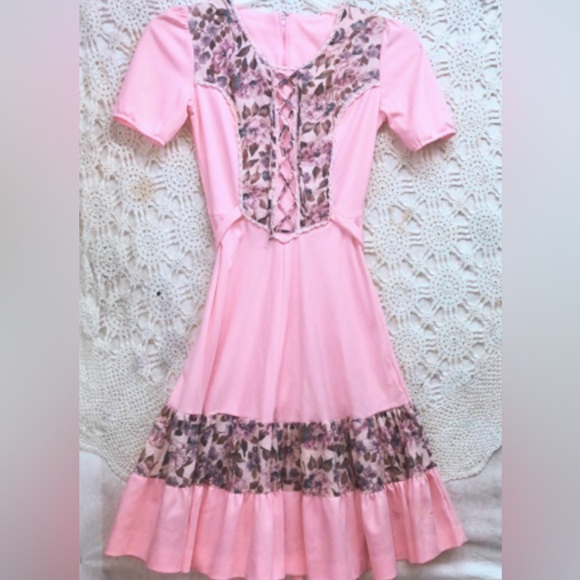 1970’s-Vintage polyester dress -Wards- pink with floral & corset tied bodice - Picture 3 of 10